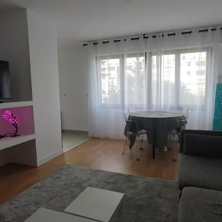 Charming Nest Apartman *